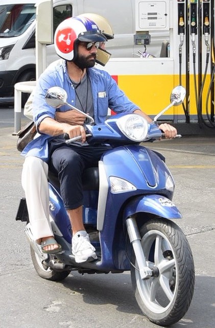 Aktyor yeni sevgilisi ilə görüntüləndi - FOTOLAR