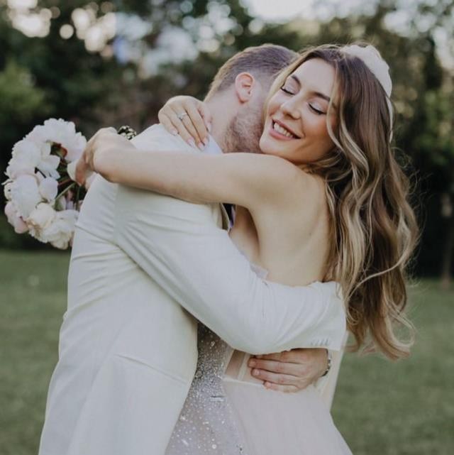 "Kalp Atışı"nın aktrisası evləndi - FOTOLAR