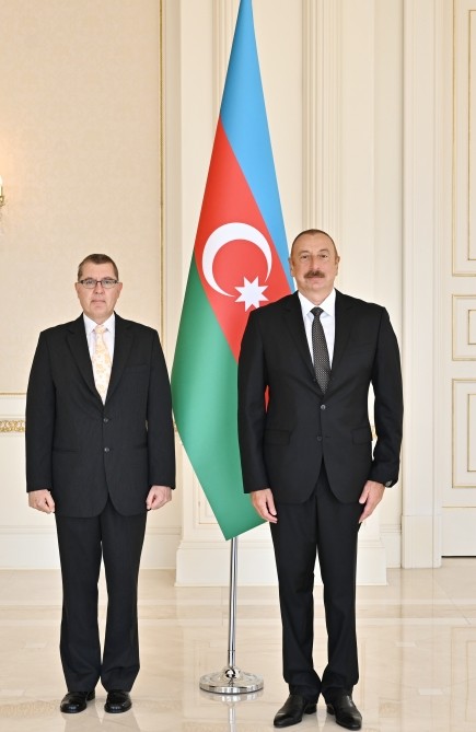 İlham Əliyev iki səfirin etimadnaməsini qəbul etdi - FOTOLAR (YENİLƏNİB)