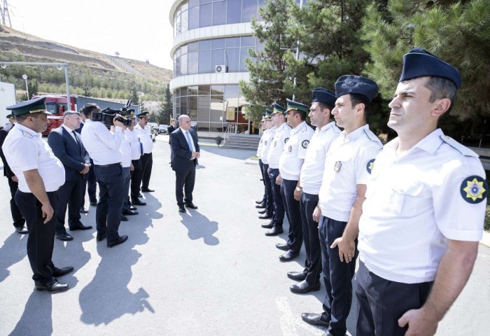 Şahin Bağırov gömrükdə sürücülərin fikirlərini dinlədi 