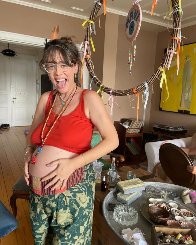 Məşhur aktrisa ana oldu - FOTOLAR