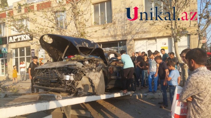 Qadın sürücü "Porcshe" ilə qəza törətdi - FOTO