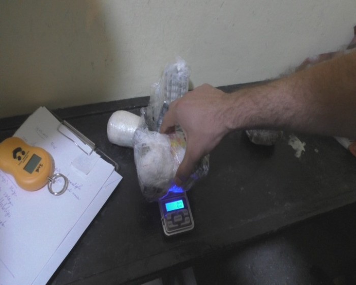 Əcnəbiyə narkokuryerlik edən şəxslər ələ keçdi