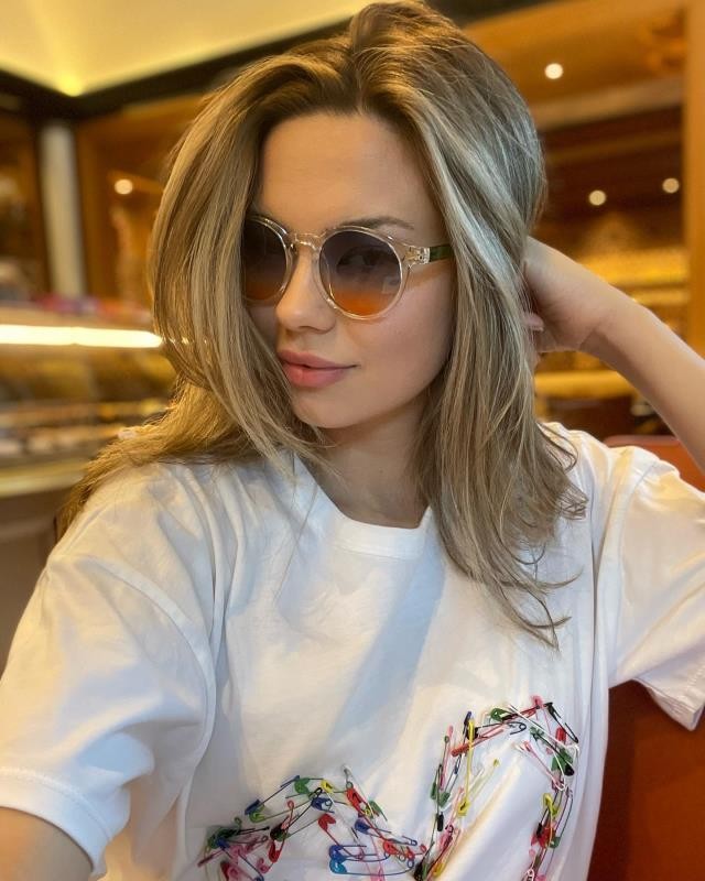 Məşhur şoumenin özündən 40 yaş kiçik sevgilisi - FOTOLAR