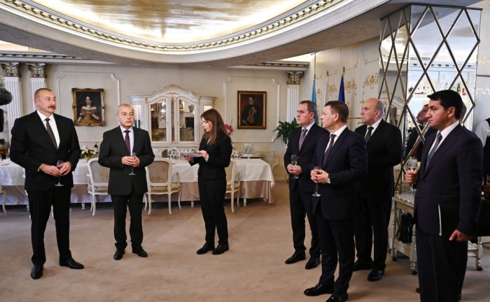 İlham Əliyevin şərəfinə nahar verilib - YENİLƏNİB (FOTO)