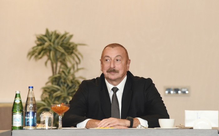 İlham Əliyev Bolqarıstanın biznes dairələrinin nümayəndələri ilə GÖRÜŞÜB - FOTO