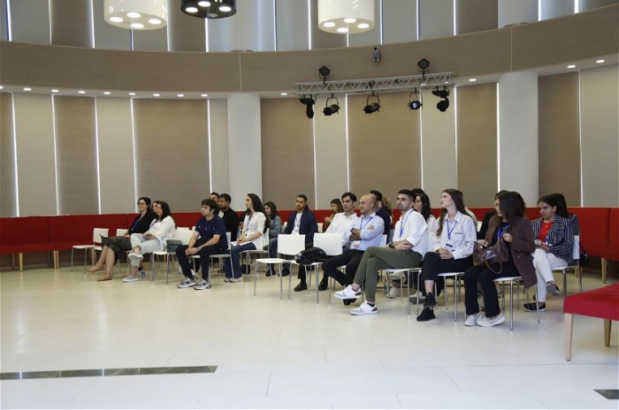 "Audiovizual media mühitində universal jurnalist" mövzusunda təlim - FOTOLAR