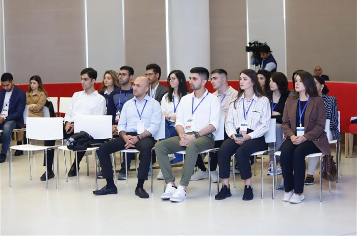 "Audiovizual media mühitində universal jurnalist" mövzusunda təlim - FOTOLAR