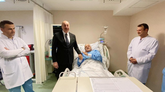 İlham Əliyev xəstəxanada Binəli Yıldırıma baş çəkdi - FOTOLAR