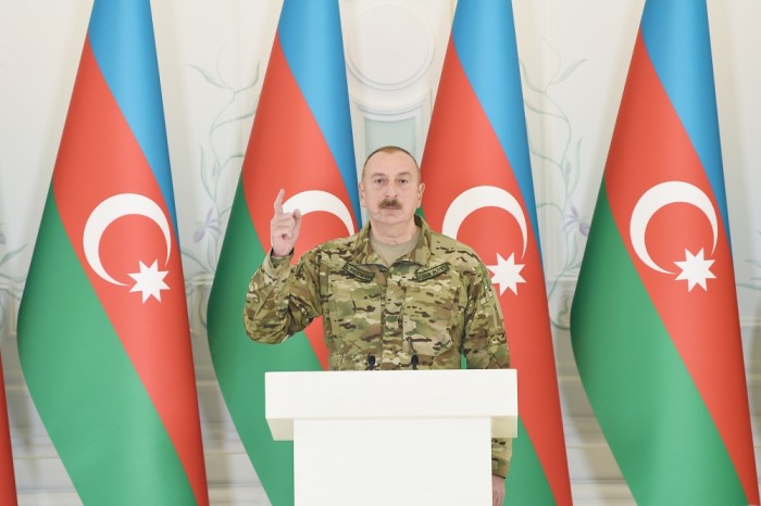 İlham Əliyev xanımı və oğlu ilə birlikdə Şuşada - FOTOLAR (YENİLƏNİB)