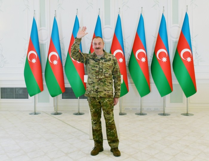 İlham Əliyev xanımı və oğlu ilə birlikdə Şuşada - FOTOLAR (YENİLƏNİB)