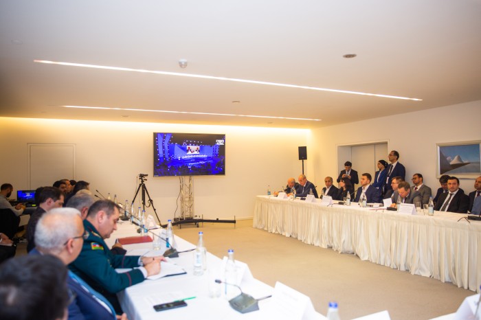 Bakıda nəqliyyat dəhlizləri ilə bağlı dəyirmi masa keçirildi - FOTOLAR