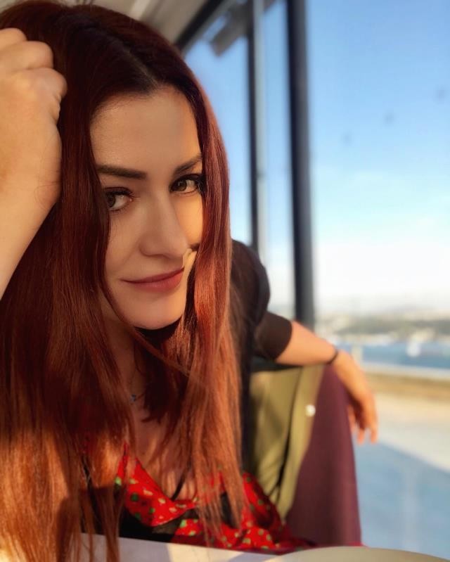 Məşhur aktrisa sevgilisi ilə görüntüləndi - FOTOLAR