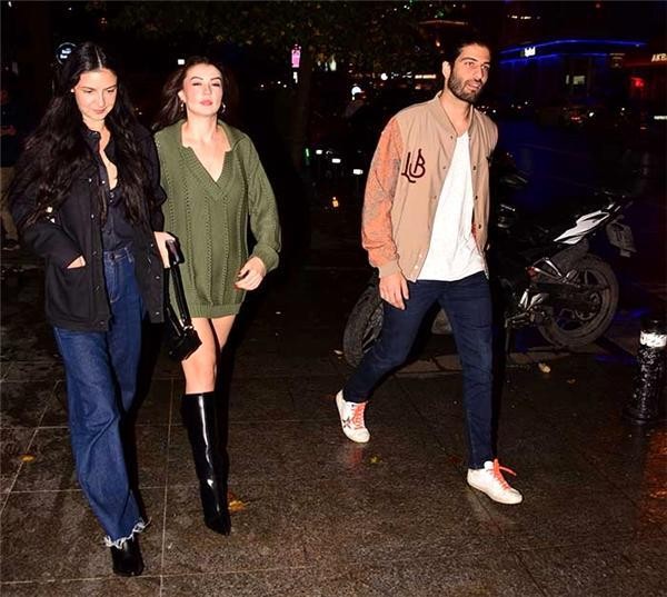 Aktrisa iş adamı ilə sevgilidir? - FOTO