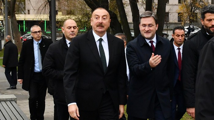 İlham Əliyev Belqradda Heydər Əliyevin və Milorad Paviçin abidələrini ziyarət ETDİ - FOTO