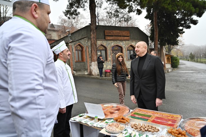 Prezident və xanımı "Yuxarı Baş” ərazisində aparılan işlərlə tanış oldu -YENİLƏNİB (FOTO)