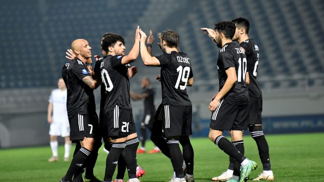“Qarabağ” "Neftçi"ni öz meydanında darmadağın edib