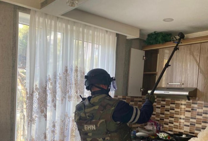 Bakıda mənzildən qumbara TAPILDI