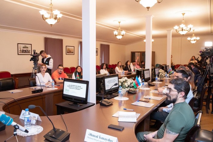 Jurnalistlər üçün “Azərbaycanın xarici siyasət gündəmi” mövzusunda təlim keçirilib - FOTOLAR