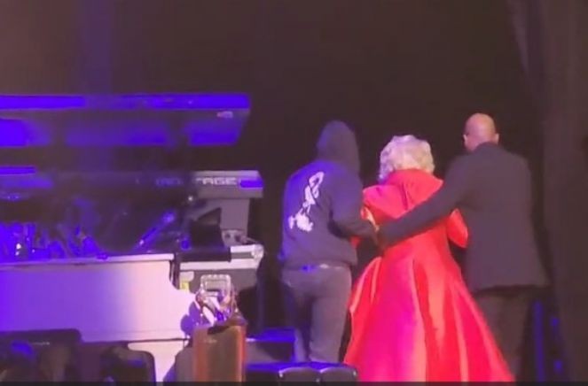 Müğənninin konserti zamanı bomba həyəcanı yaşandı - VİDEO