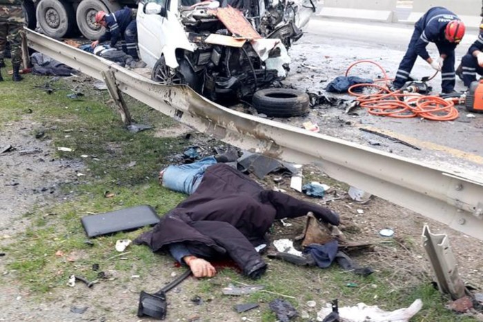 Bakı-Quba yolunda mikroavtobusla TIR toqquşdu - 6 nəfər öldü (YENİLƏNİB)