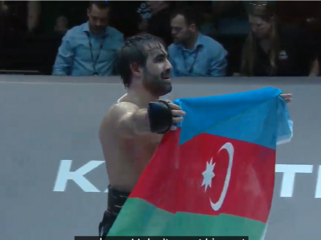 Rafael Ağayev qalib gələrək çempionluq kəmərinə sahib ÇIXDI - FOTO