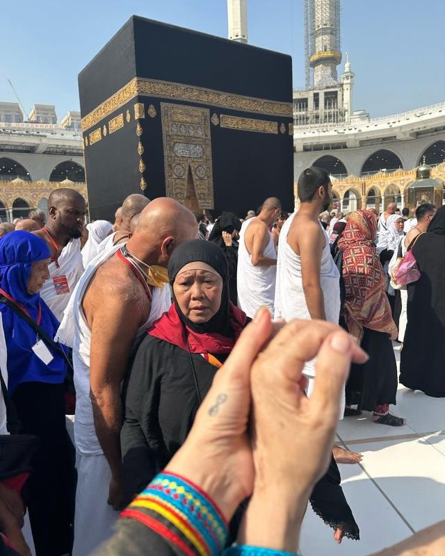 Gülben Ergen Ümrəyə getdi - FOTOLAR