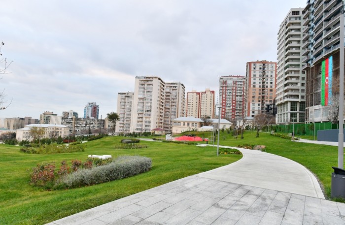 İlham Əliyev Mərkəzi Parkın ikinci hissəsinin açılışında - YENİLƏNİB