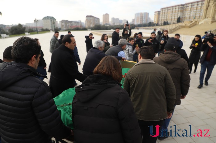 "Toppuş bacı" dəfn edildi - YENİLƏNİB (FOTO+VİDEO)