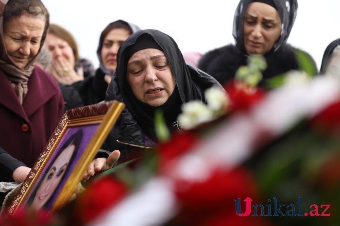 "Toppuş bacı" dəfn edildi - YENİLƏNİB (FOTO+VİDEO)