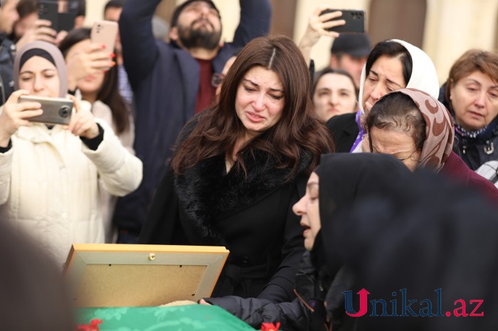 "Toppuş bacı" dəfn edildi - YENİLƏNİB (FOTO+VİDEO)