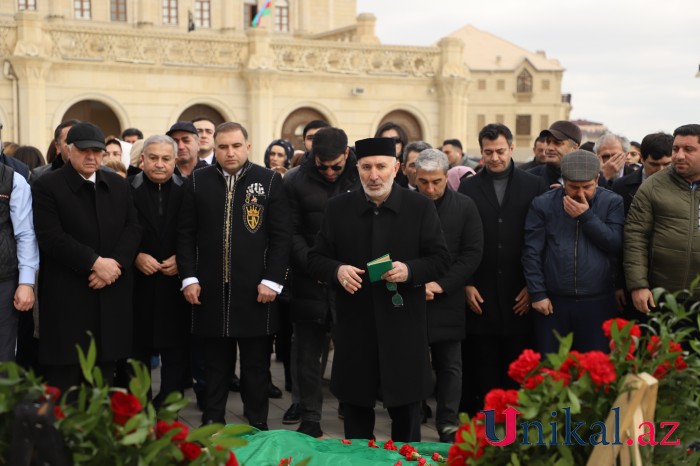"Toppuş bacı" dəfn edildi - YENİLƏNİB (FOTO+VİDEO)