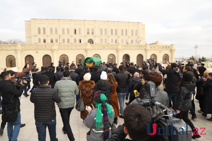 "Toppuş bacı" dəfn edildi - YENİLƏNİB (FOTO+VİDEO)