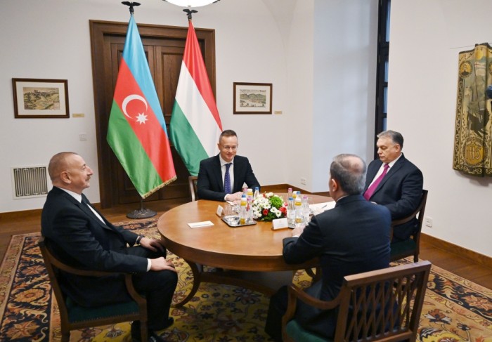 İlham Əliyevin Macarıstanın Baş naziri ilə məhdud tərkibdə görüşü olub - FOTOLAR