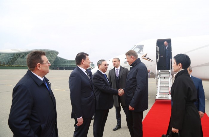 Rumıniya Prezidenti Azərbaycana gəldi 