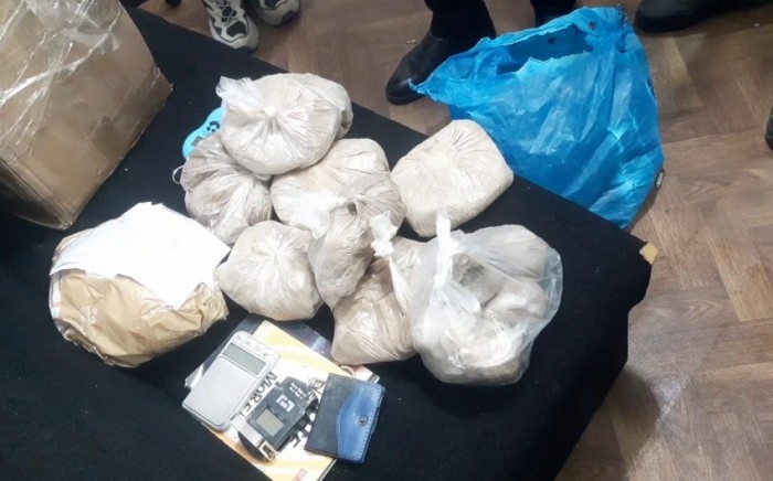 Gözəllik salonunda narkotik və saxta dollar aşkarlandı - FOTO