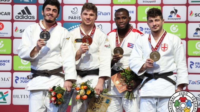 Cüdoçularımız Parisdən medalla qayıdırlar - FOTOLAR