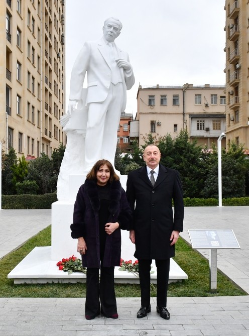 İlham Əliyev bəstəkar Tofiq Quliyevin abidəsinin açılışında iştirak etdi - FOTOLAR (YENİLƏNİB)