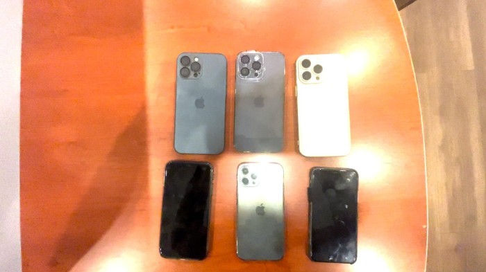 Kuryerin avtomobilindən 6 ədəd "İphone" oğurladı - FOTO