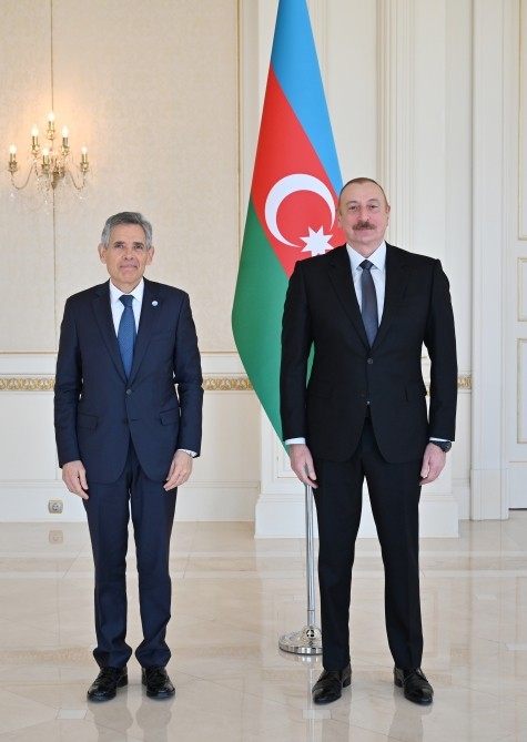 İlham Əliyev yeni səfirlərin etimadnaməsini qəbul edib - YENİLƏNİB