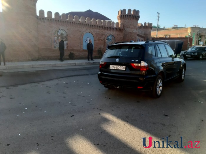 Gəncədə "BMW" "Toyota" ilə toqquşdu - FOTOLAR