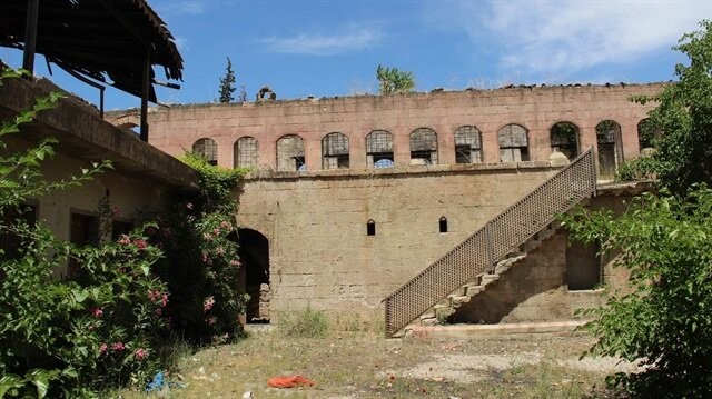 Zəlzələdə məşhur serialın çəkildiyi malikanə də dağılıb - FOTO