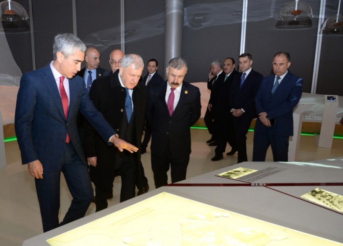 İraq Prezidenti Heydər Əliyev Mərkəzi ilə tanış olub - FOTO