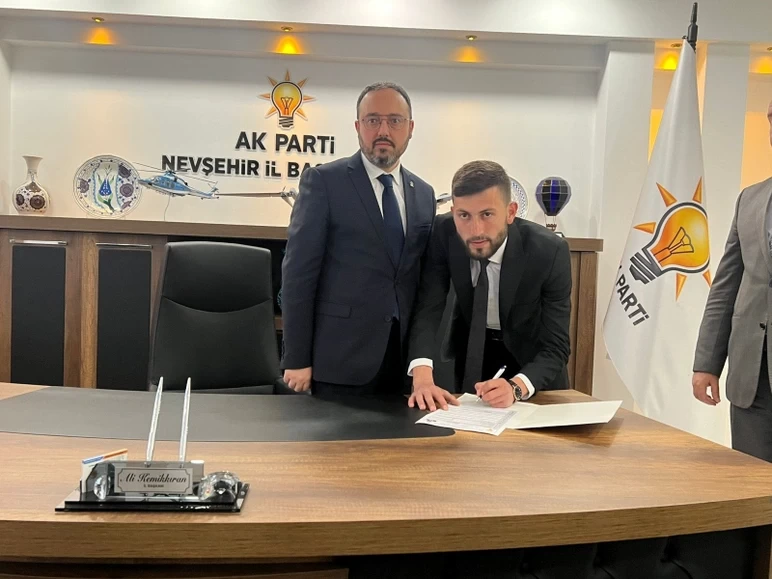 Ərdoğanla eyni ad, soyad və ata adını daşıyan gənc namizəd oldu