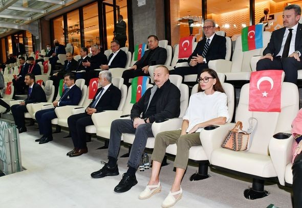 İlham Əliyev və Mehriban Əliyeva “Qarabağ” - “Qalatasaray” oyununa baxıblar - YENİLƏNİB - FOTO