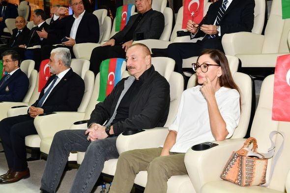 İlham Əliyev və Mehriban Əliyeva “Qarabağ” - “Qalatasaray” oyununa baxıblar - YENİLƏNİB - FOTO