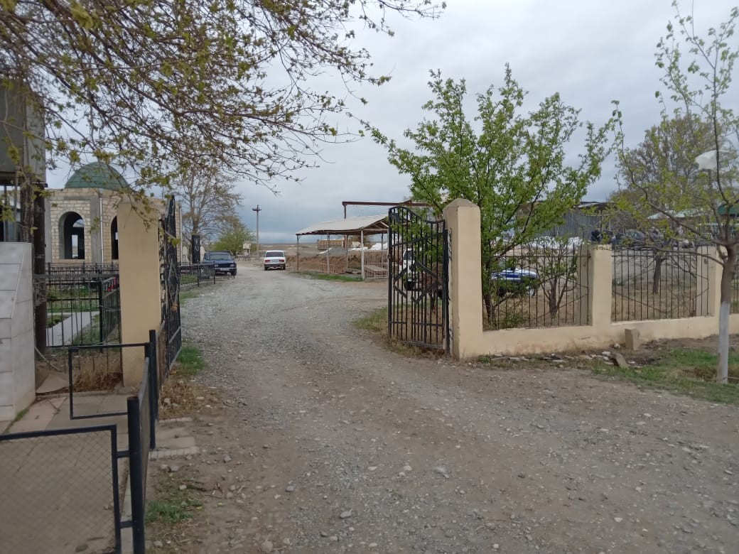 Goranboyda OLAY: Atasının qəbir daşını düzəltməyən şəxsin maşınına atəş açdı (FOTOLAR)