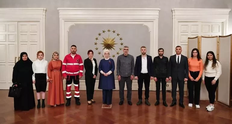Əminə Ərdoğan yardımı ilə diqqət çəkən Sərvəri iftara dəvət etdi - FOTO