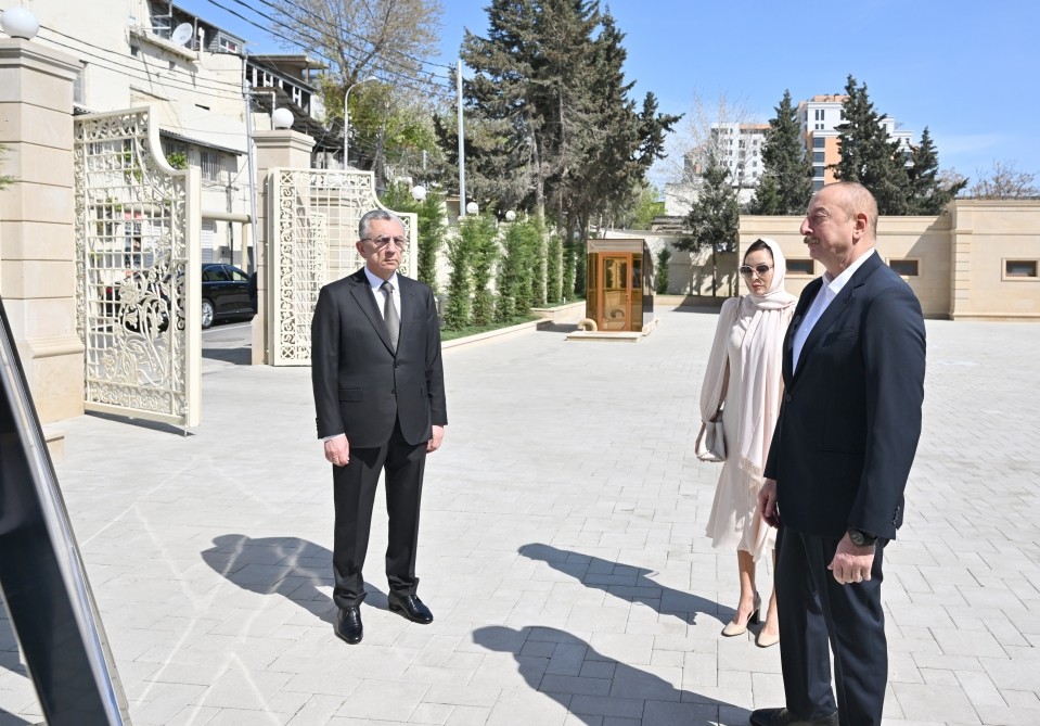 Prezident və birinci xanım “Cümə” məscidinin açılışında - FOTOLAR (YENİLƏNİB)