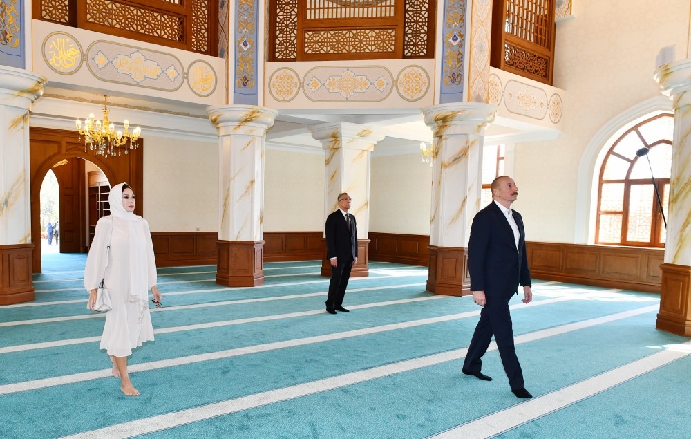 Prezident və birinci xanım “Cümə” məscidinin açılışında - FOTOLAR (YENİLƏNİB)